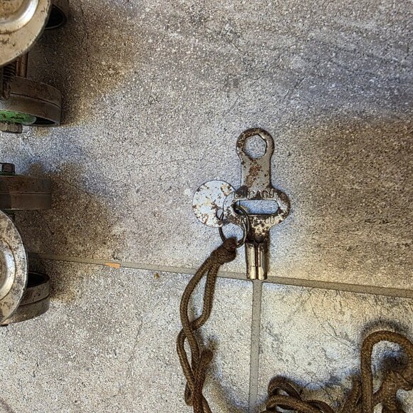 Vintage 1950's Chicago Metal Adjustable Roller Skates with key - Picture 4 of 12